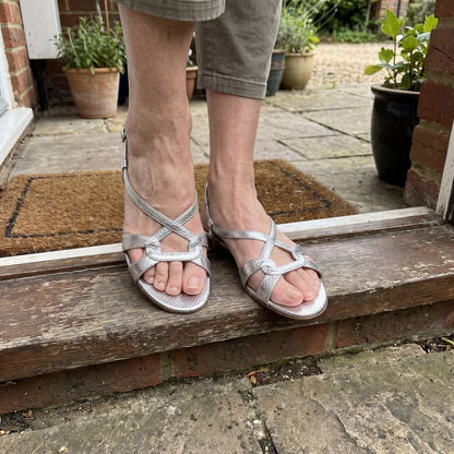 ELEGANT SNAKE EFFECT COMFORT SANDALS