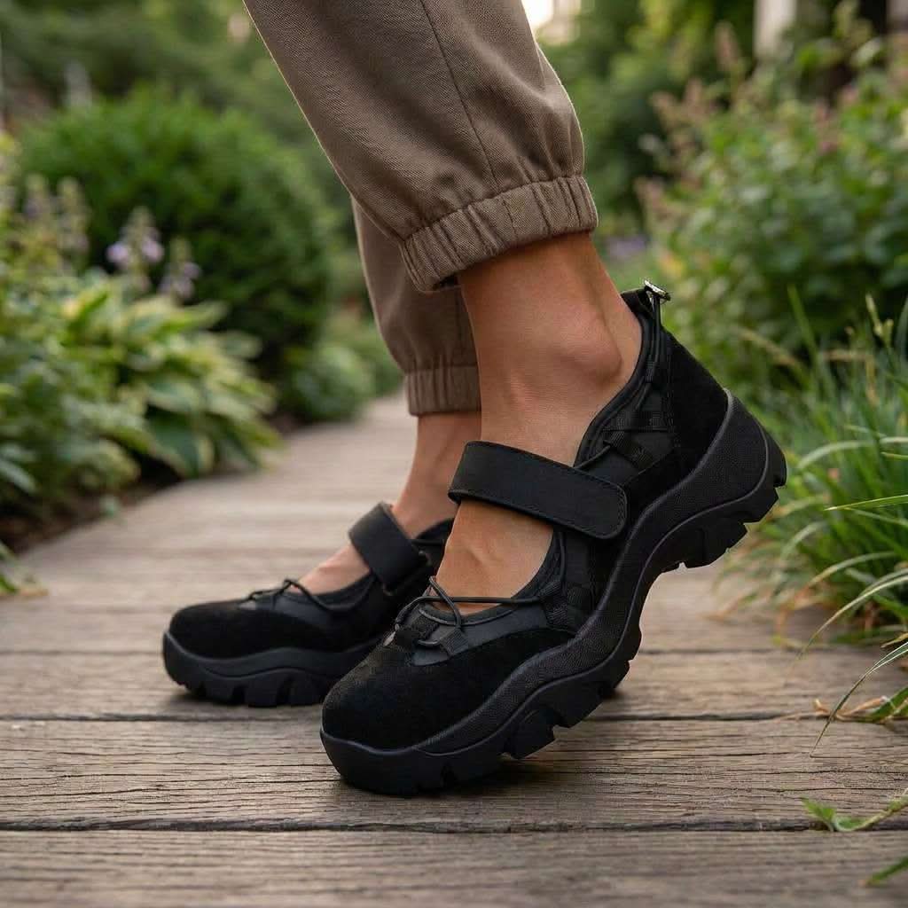 LOTTIE CHIC CROSS-STRAP SANDALS