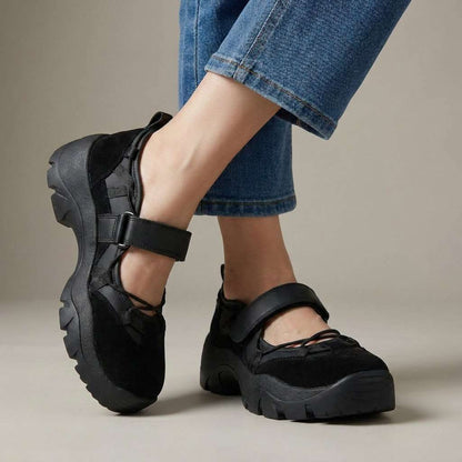 LOTTIE CHIC CROSS-STRAP SANDALS